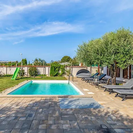 Awesome In With Outdoor Swimming Pool Pula