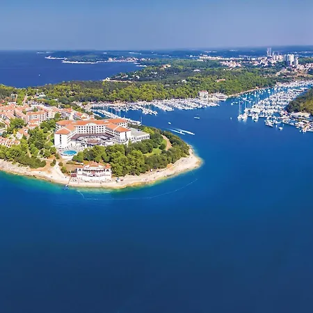 Awesome In With Outdoor Swimming Pool Σπίτι διακοπών Πούλα